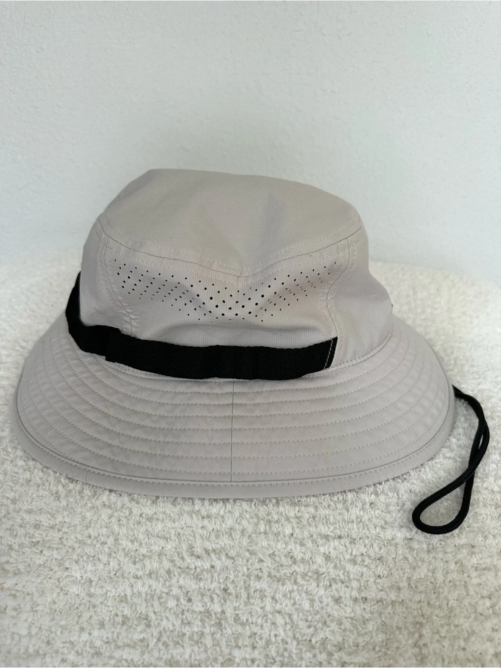 adidas Light Gray Men’s Bucket Hat with Black Accent